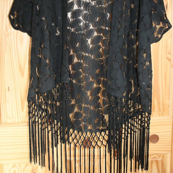 Torrid Fringe Lace Kimono Size 0/1 medium - Picture 2 of 5
